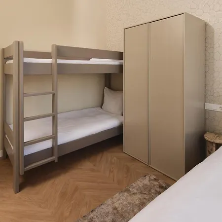 Отель Zenstay Amsterdam - 3*